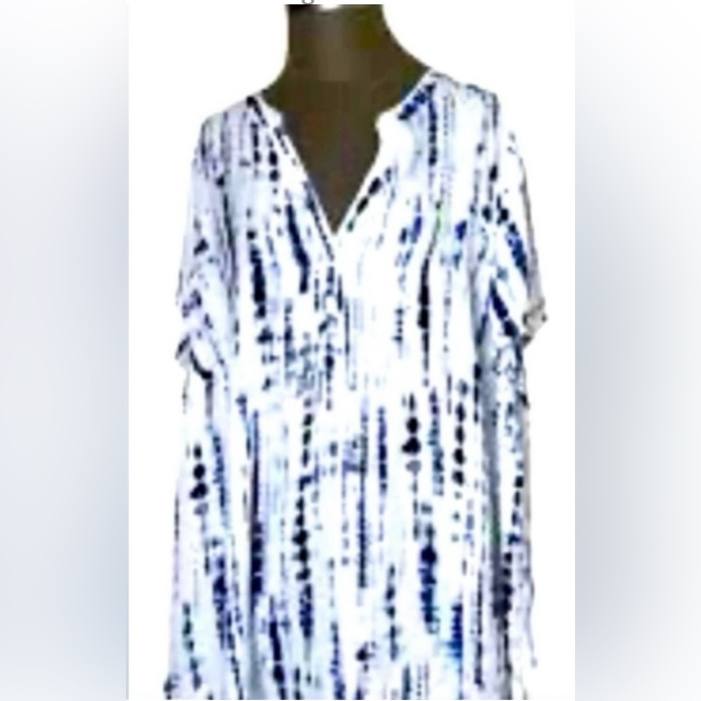 Torrid Georgette women’s 1X tie dye v-neck short sleeved blue & white blouse